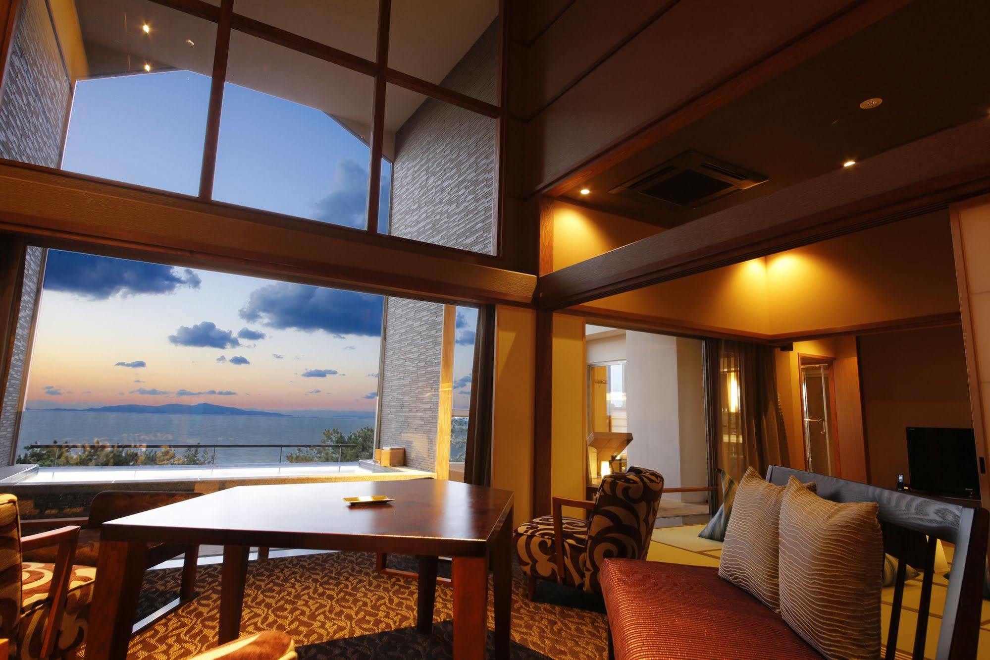 Awaji Hamarikyu Hotel Minamiawaji Exterior photo